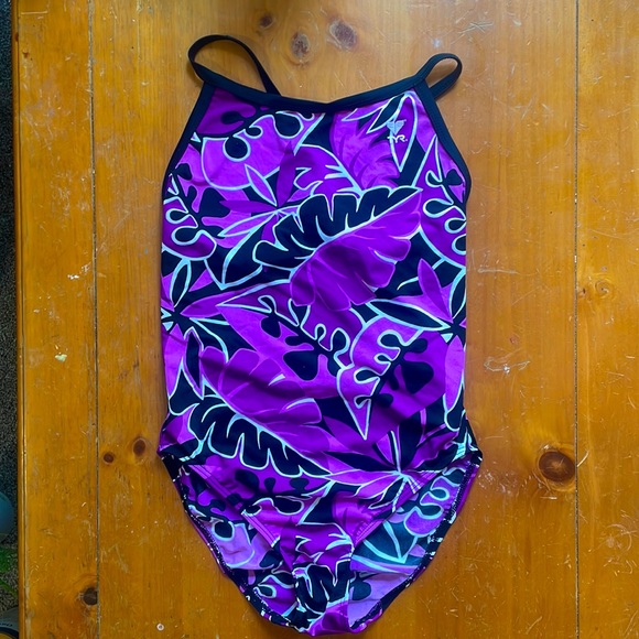 TYR women’s competitive swimsuit - Picture 1 of 2